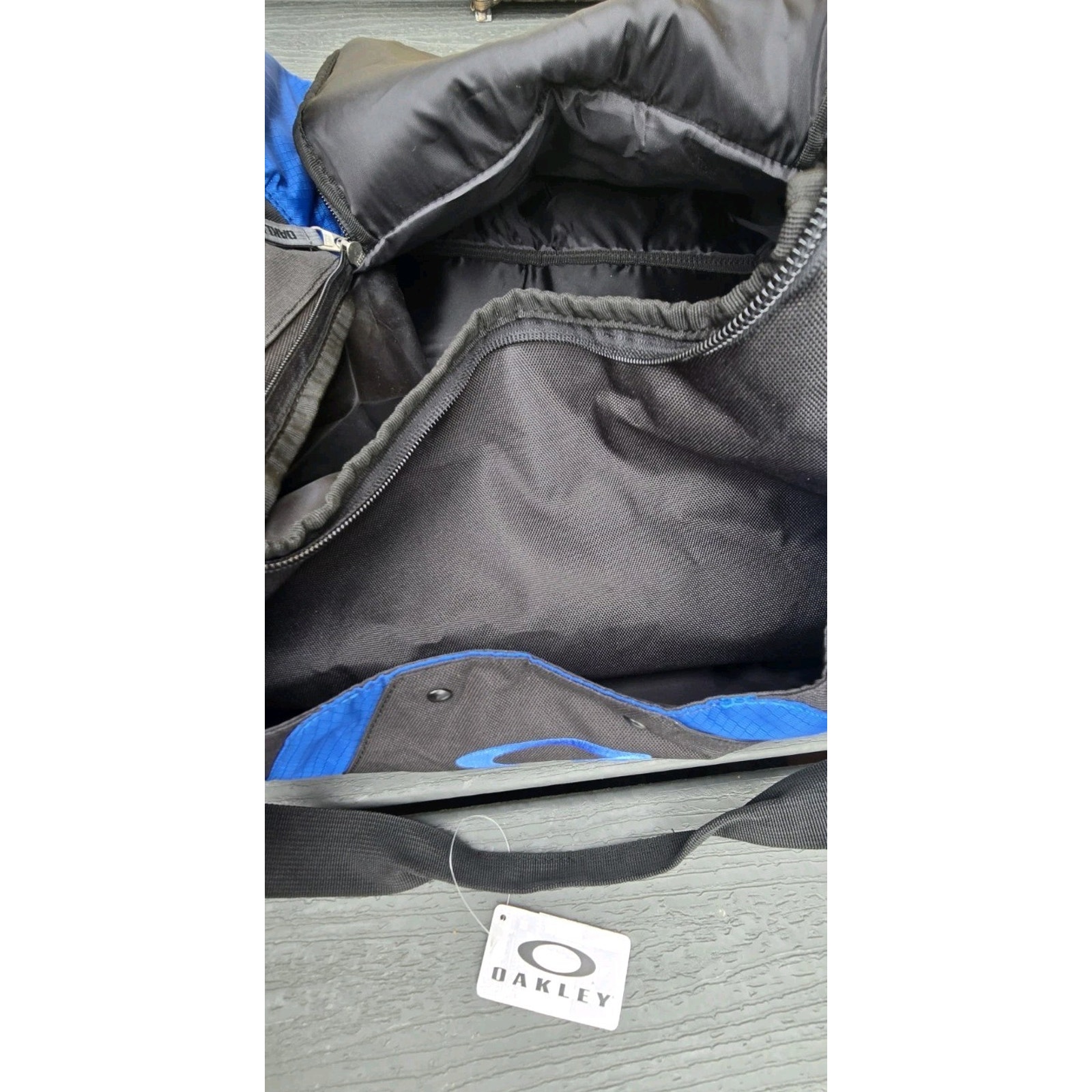 New Y2k Vintage Original Y2k Oakley Large Duffel Bag Tactical Gym Travel Tech — image 6 of 8